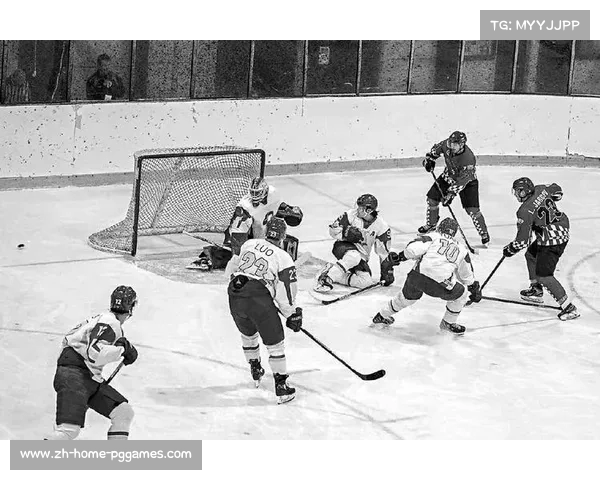 中国男子冰球队在世锦赛中不敌东道主 赛场上展现顽强拼搏精神 中国男子冰球队在世锦赛中不敌东道主 赛场上展现顽强拼搏精神